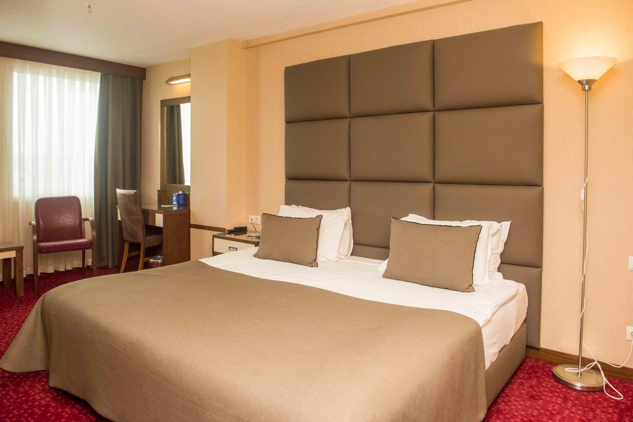 Ozgobek Ronesans Hotel De Luxe Uşak Kültér fotó
