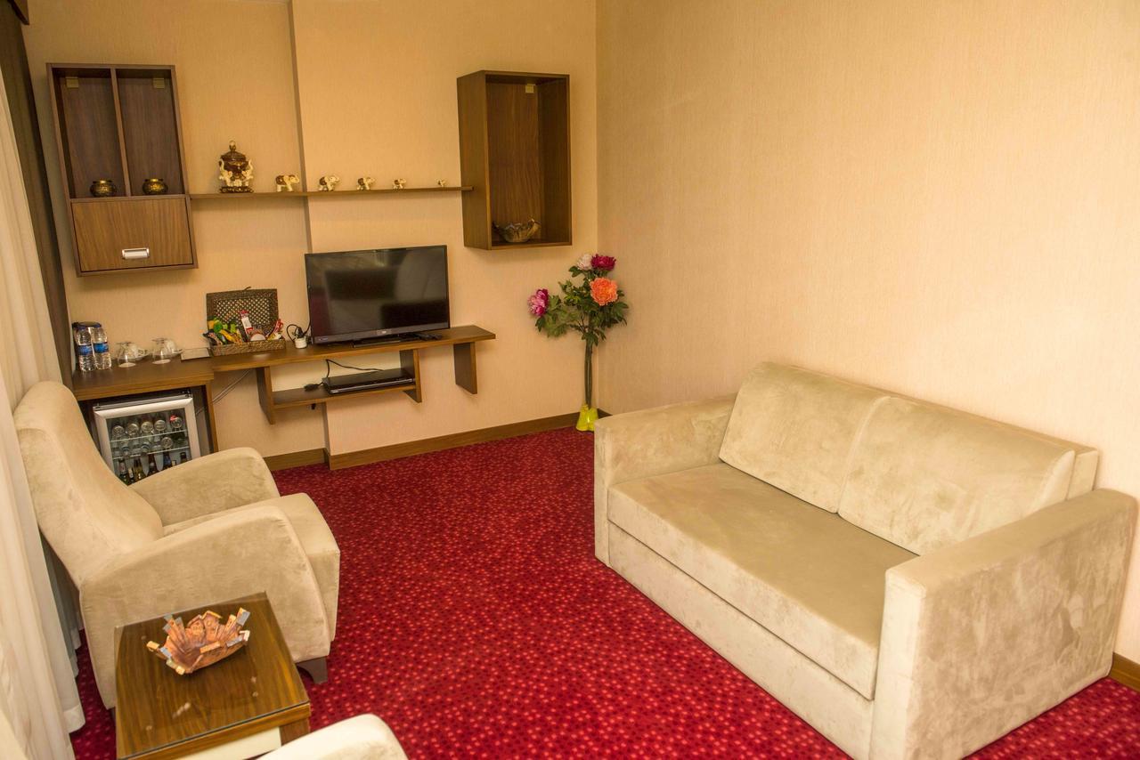 Ozgobek Ronesans Hotel De Luxe Uşak Kültér fotó